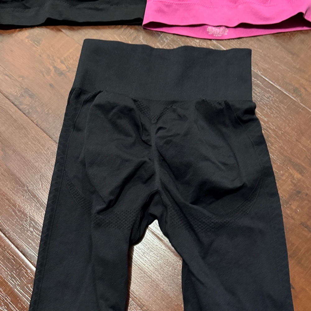 Women's Pink and Black Sports Bras and leggings - Picture 5 of 7